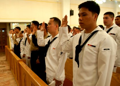 US Navy 110527-N-EA192-061 Sailors recite the oath of allegiance during a naturalization ceremony at Commander, Fleet Activities Yokosuka photo