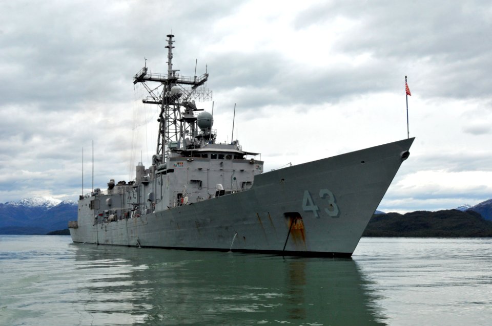 US Navy 110526-N-NL541-399 The Oliver Hazard Perry-class guided-missile frigate USS Thach (FFG 43) is anchored in the Strait of Magellan