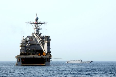 US Navy 110601-N-RC734-497 Landing Craft Utility (LCU) 1648 passes SS Comstock (LSD 45) at anchor