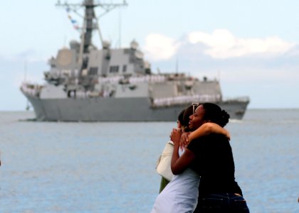 US Navy 110601-N-KT462-689 Family members hug as the guided-missile destroyer USS Chung Hoon (DDG 93) departs from Joint Base Pearl Harbor-Hickam