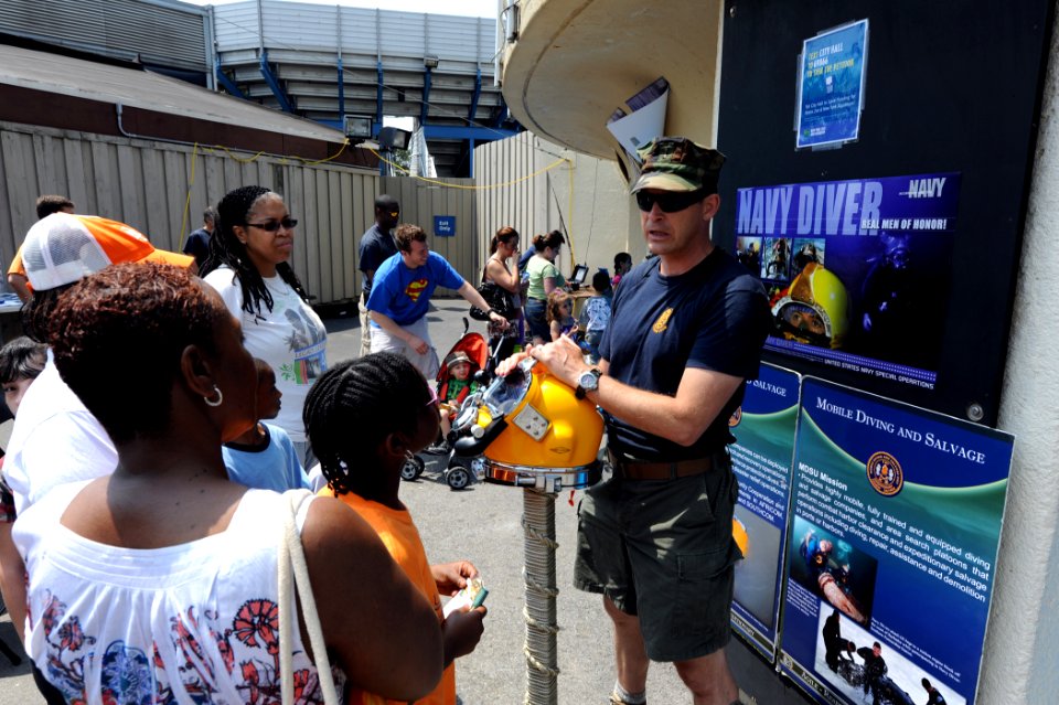 US Navy 110528-N-GO025-009 Chief Warrant Officer Tim Andros alks to spectators during a Navy diver demonstration at the New York Aquarium during Fl