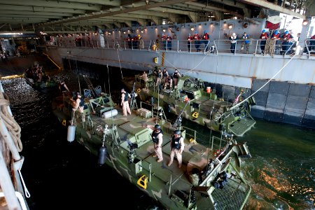 US Navy 110531-N-MR305-258 Sailors moor a Riverine patrol boat (RPB) and Riverine command boats in the well deck of USS Oak Hill (LSD 51) during a