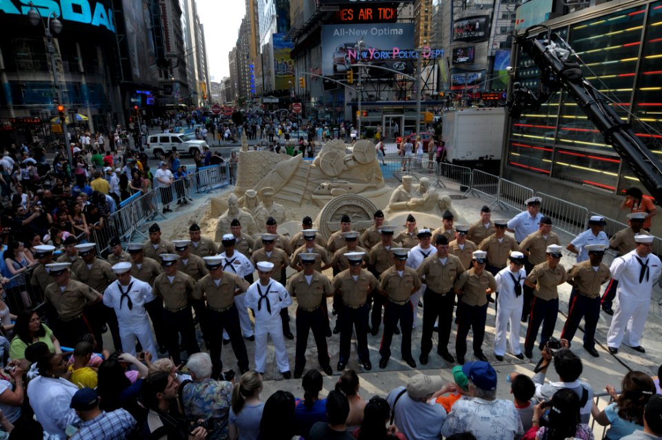 US Navy 110529-N-PS473-226 Sailors, Coast Guardsmen, and Marines Stand in formation during a special taping of the