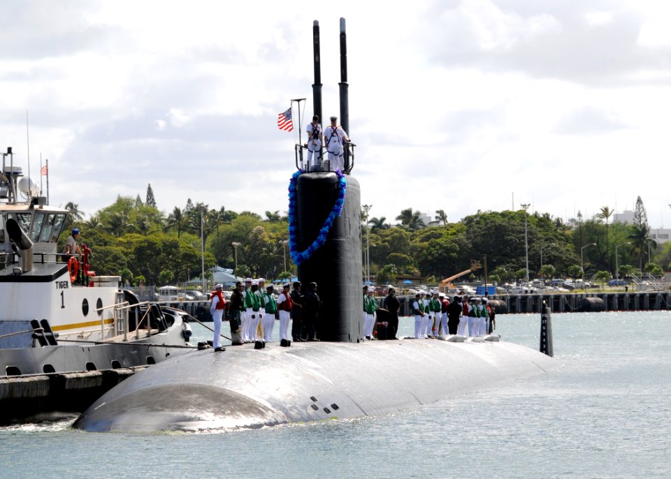 US Navy 110531-N-UK333-122 The Los Angeles-class attack submarine USS Charlotte (SSN 766) returns to Joint Base Pearl Harbor-Hickam after a schedul