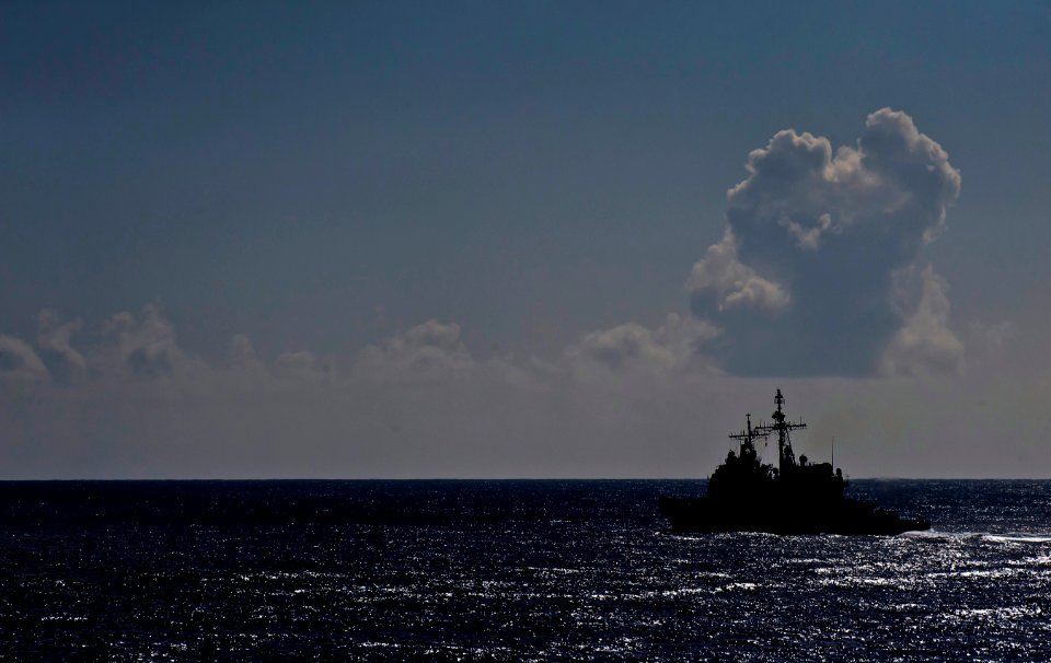 US Navy 110602-N-TU221-254 he Ticonderoga-class guided-missile cruiser USS Bunker Hill (CG 52) transits the Pacific Ocean after a refueling at sea