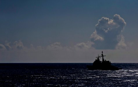 US Navy 110602-N-TU221-254 he Ticonderoga-class guided-missile cruiser USS Bunker Hill (CG 52) transits the Pacific Ocean after a refueling at sea