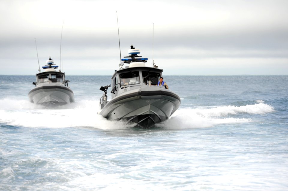 US Navy 110605-N-PM781-150 Service members assigned to Maritime Expeditionary Security Squadron (MSRON) 1 perform patrol craft exercises off San Cl