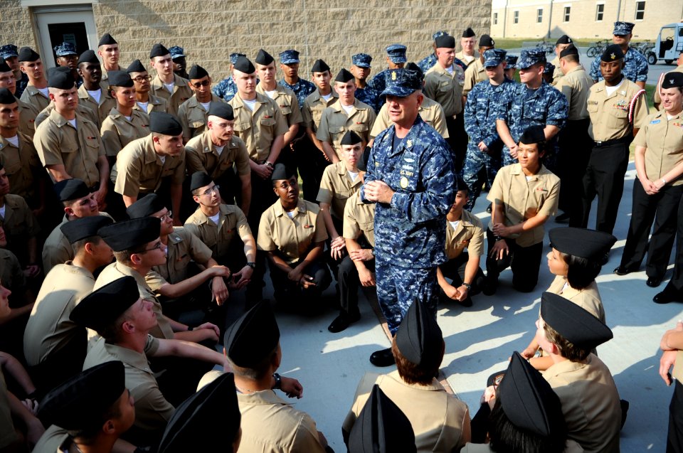 US Navy 110606-N-AD372-059 Master Chief Petty Officer of the Navy (MCPON) Rick D. West speaks with hospital corpsman students at the Navy Medicine
