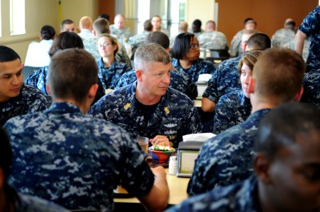 US Navy 110606-N-AD372-142 Master Chief Petty Officer of the Navy (MCPON) Rick D. West eats with students at Medical Enlisted Training Command in S