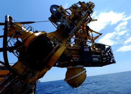 US Navy 110603-N-BA263-014 The U.S. Navy's Deep Submergence Unit releases the U.S. Navy Submarine Rescue Diving and Recompression System's (SRDRS)