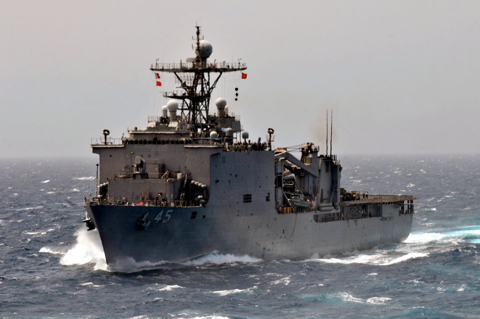 US Navy 110607-N-GW695-080 The amphibious dock landing ship USS Comstock (LSD 45) is underway in the Gulf of Aden