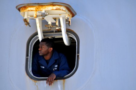 US Navy 110606-N-MO201-082 A Sailor observes mooring operations as the amphibious transport dock ship USS Mesa Verde (LPD 19) arrives for a routine