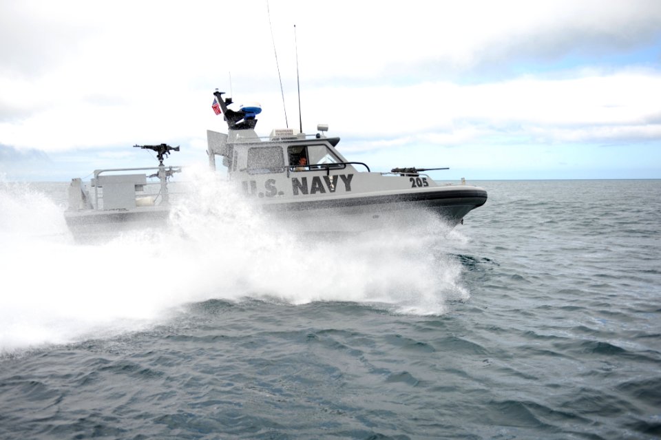 US Navy 110605-N-PM781-066 Service members assigned to Maritime Expeditionary Security Squadron (MSRON) 1 perform patrol craft exercises off San Cl