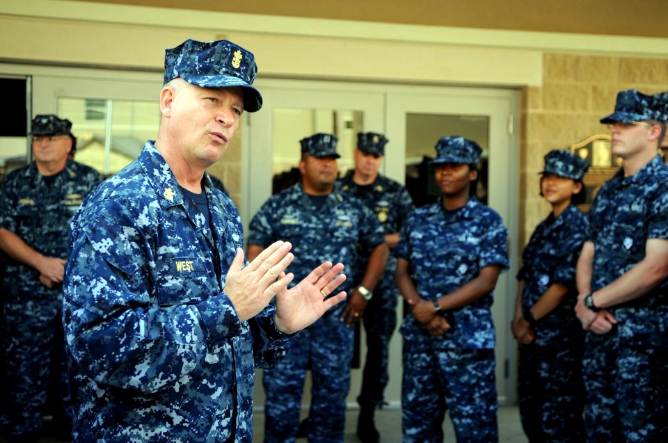 US Navy 110606-N-AD372-092 Master Chief Petty Officer of the Navy (MCPON) Rick D. West speaks with students at the Navy Medicine Training Center be