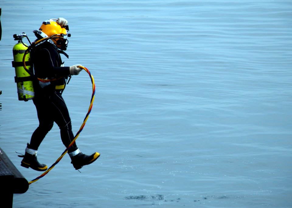 US Navy 110609-N-VP123-086 A Royal Malaysian Navy diver enters the water for a tandem familiarization dive with a U.S. Navy Diver during Cooperatio