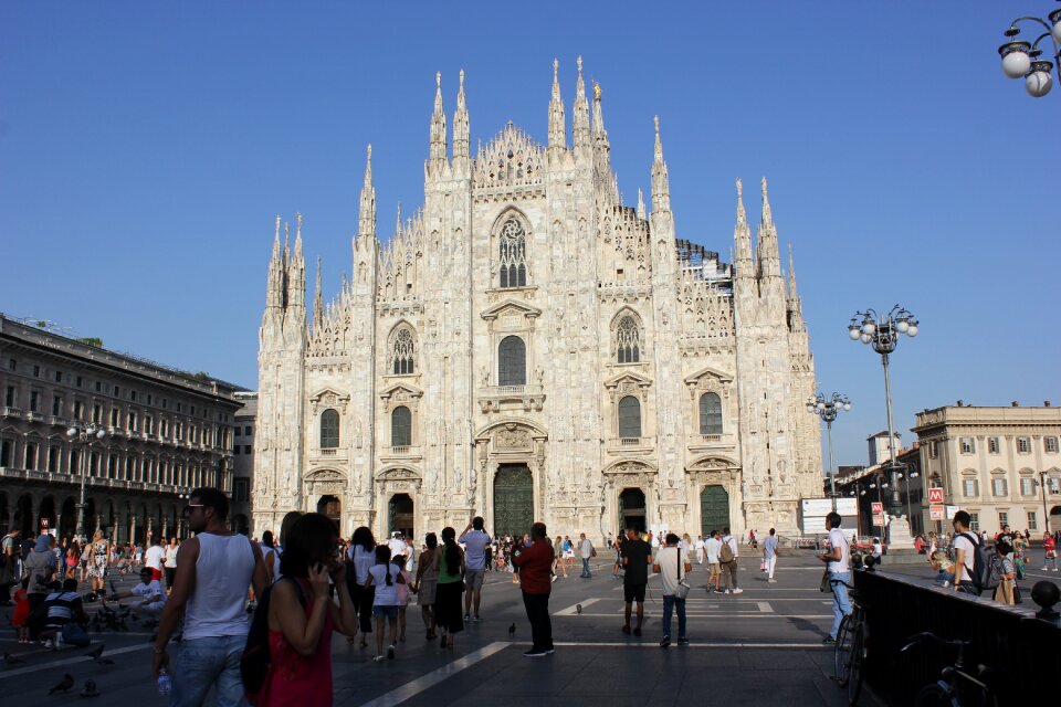Center cathedral monument