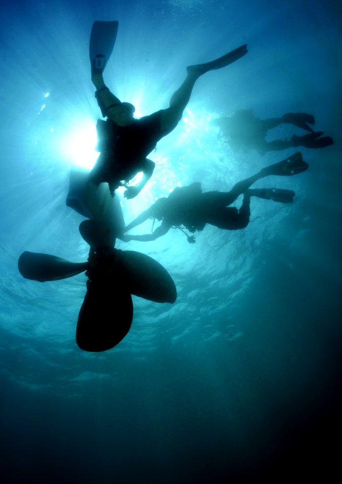 US Navy 110608-N-XD935-412 Divers use a lift bag system to move a sunken ship's propeller during an underwater lift