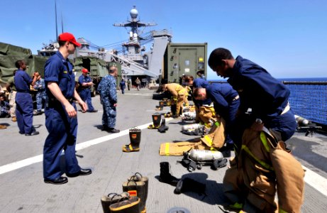 US Navy 110611-N-QP268-626 Marines assigned to Easy Company of the 22nd Marine Expeditionary Unit (22nd MEU) mend a burst pipe during a damage cont