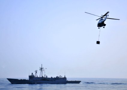 US Navy 110609-N-ZS026-082 A 330J Puma helicopter approaches the guided-missile frigate USS Halyburton (FFG 40) with a crate of ammunition from the photo