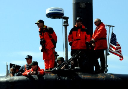 US Navy 110608-N-GU530-230 Capt. Jerry Logan, left, commanding officer of the Blue Crew of the Ohio-class guided-missile submarine USS Michigan (SS