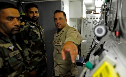 US Navy 110612-N-OT964-194 Chief Navy Diver Aaron Knight, assigned to Commander Task Group (CTG) 56.1