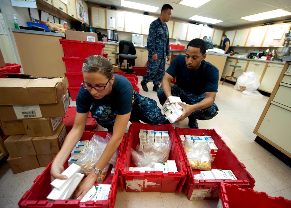 US Navy 110615-F-ET173-073 Hospital Corpsman 3rd Class Eric Crump, from Modesto, Calif., helps Lt. Laura Modafferi, from New Hope, Pa., with packin