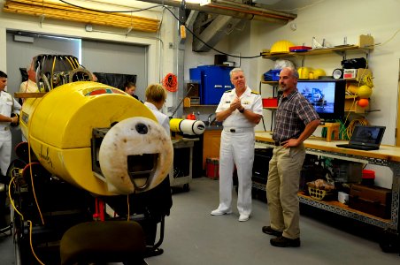 US Navy 110610-N-ZB612-338 Chief of Naval Operations (CNO) Adm. Gary Roughead tours the facilities at the Woods Hole Oceanographic Institute