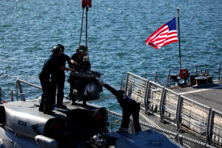 US Navy 110612-N-MN502-019 Sailors remove a main transmission module aboard USS Boone (FFG 28)