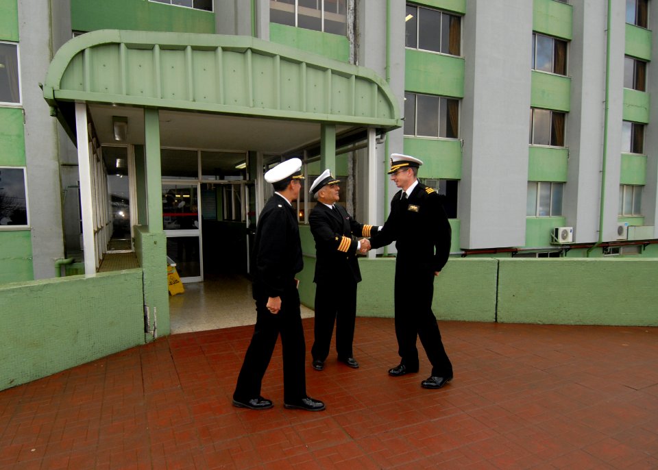 US Navy 110616-N-ZI300-021 Cmdr. Jeffrey Scudder, right, commanding officer of the guided-missile frigate USS Thach (FFG 43) meets with Chilean nav