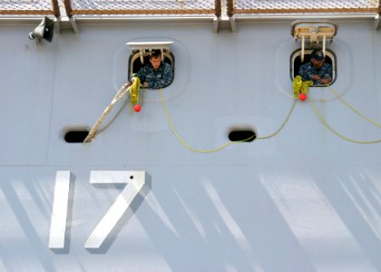 US Navy 110615-N-ZZ999-006 Sailors prepare to throw lines as the amphibious transport dock ship USS San Antonio (LPD 17) returns to Naval Station N