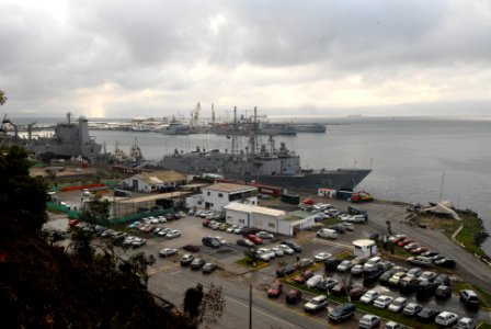 US Navy 110616-N-ZI300-024 The Guided-missile frigates USS Boone (FFG 28) and USS Thach (FFG 43) are pierside in Talcahuano, Chile photo