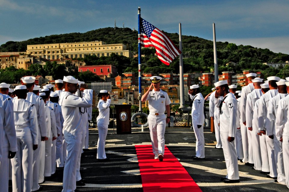 US Navy 110614-N-XO436-044 Cmdr. Kevin Byrne, incoming commanding officer of the Arleigh Burke-class guided-missile destroyer USS Barry (DDG 52), s