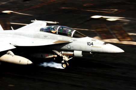 US Navy 110618-N-UO379-240 An F-A-18F Super Hornet makes an arresting gear-assisted landing aboard USS Ronald Reagan (CVN 76)