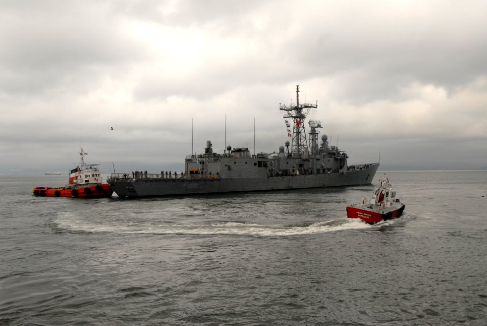 US Navy 110616-N-ZI300-031 The Guided-missile frigate USS Thach (FFG 43) departs Talcahuano, Chile, after a five-day visit