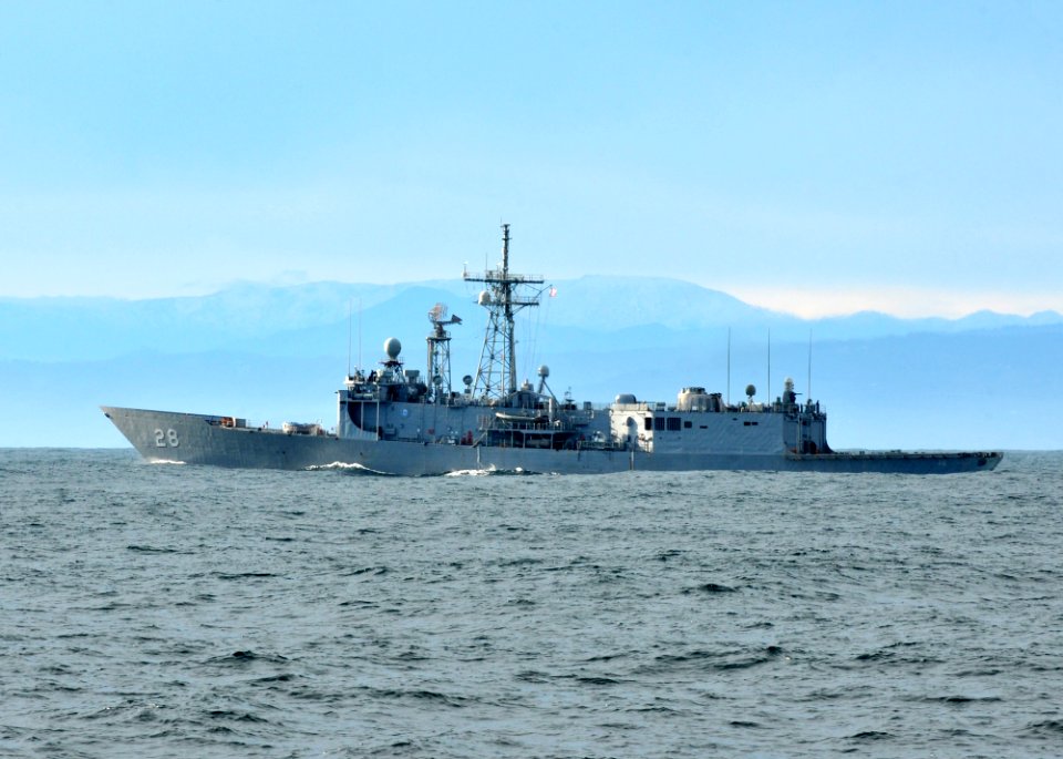 US Navy 110621-N-NL541-053 The guided-missile frigate USS Boone (FFG 28) is underway off the coast of Chile during a joint exercise with the Chilea