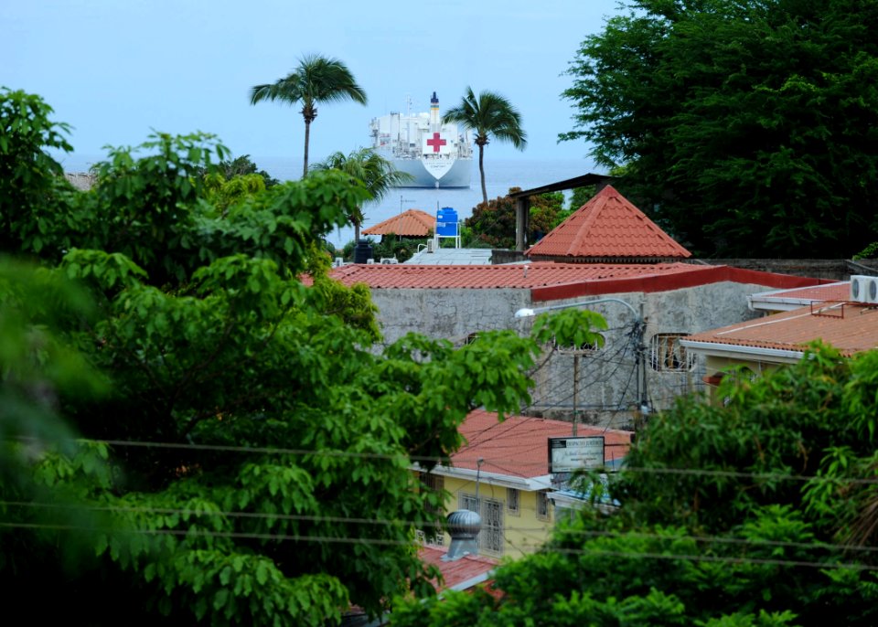US Navy 110618-N-QD416-101 The Military Sealift Command hospital ship USNS Comfort (T-AH 20) is anchored off the coast of San Juan del Sur, Nicarag