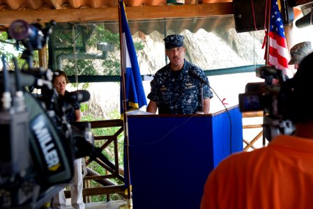 US Navy 110617-N-RM525-247 Commodore Brian Nickerson, mission commander of Continuing Promise 2011, meets with Major Gen. Denis Membreno Rivas, the