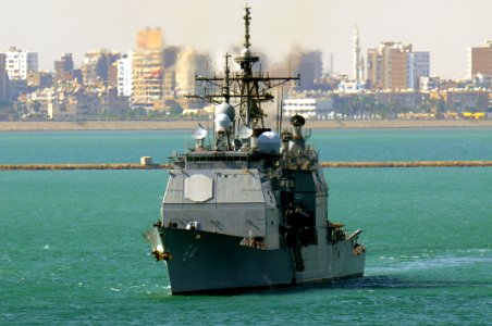 US Navy 110618-N-QL471-107 USS Gettysburg (CG 64) transits the Suez Canal