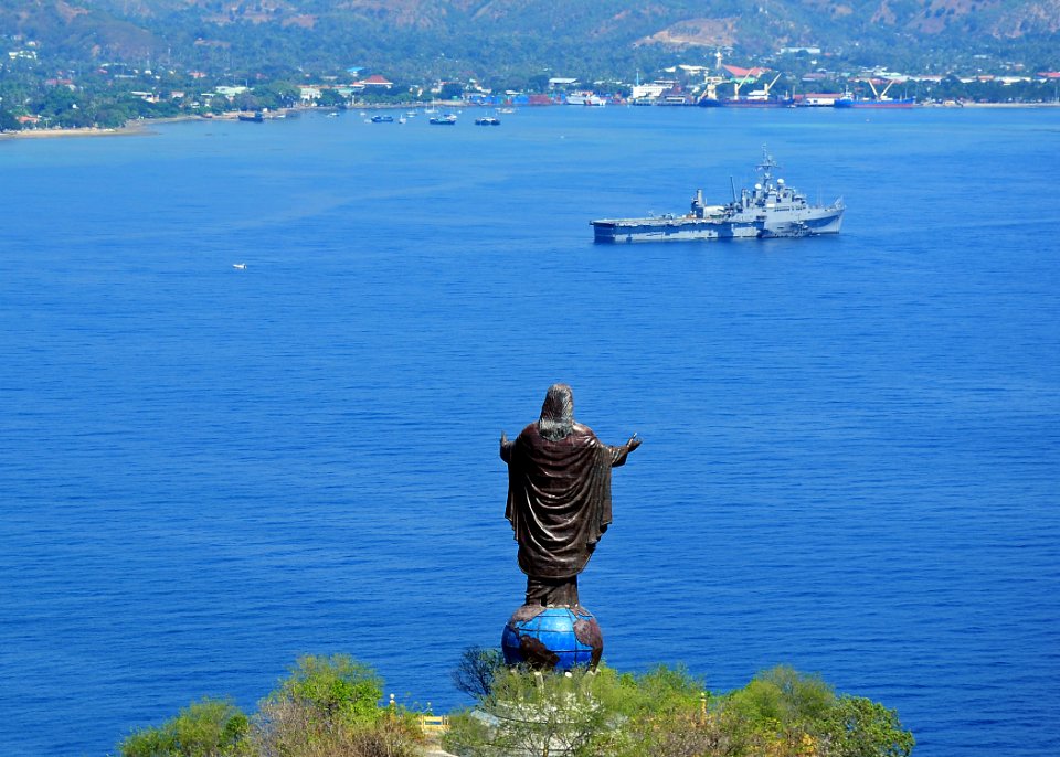 US Navy 110623-F-HS649-551 The amphibious transport dock ship USS Cleveland (LPD 7) is anchored in Dili Harbor below the statue of Cristo Rei, or C