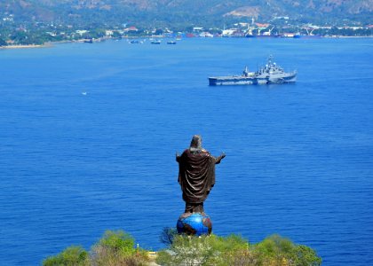 US Navy 110623-F-HS649-551 The amphibious transport dock ship USS Cleveland (LPD 7) is anchored in Dili Harbor below the statue of Cristo Rei, or C