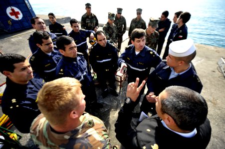 US Navy 110622-N-KB666-212 Divers assigned to Mobile Diving and Salvage Unit (MDSU) 2 and the Armada de Chile exchange salvage diving tactics. MDSU
