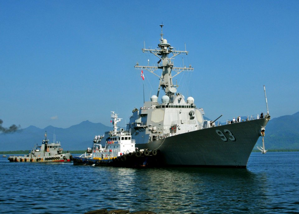 US Navy 110628-N-NJ145-011 The guided-missile destroyer USS Chung-Hoon (DDG-93) arrives in Puerto Princesa to participate in Cooperation Afloat Rea