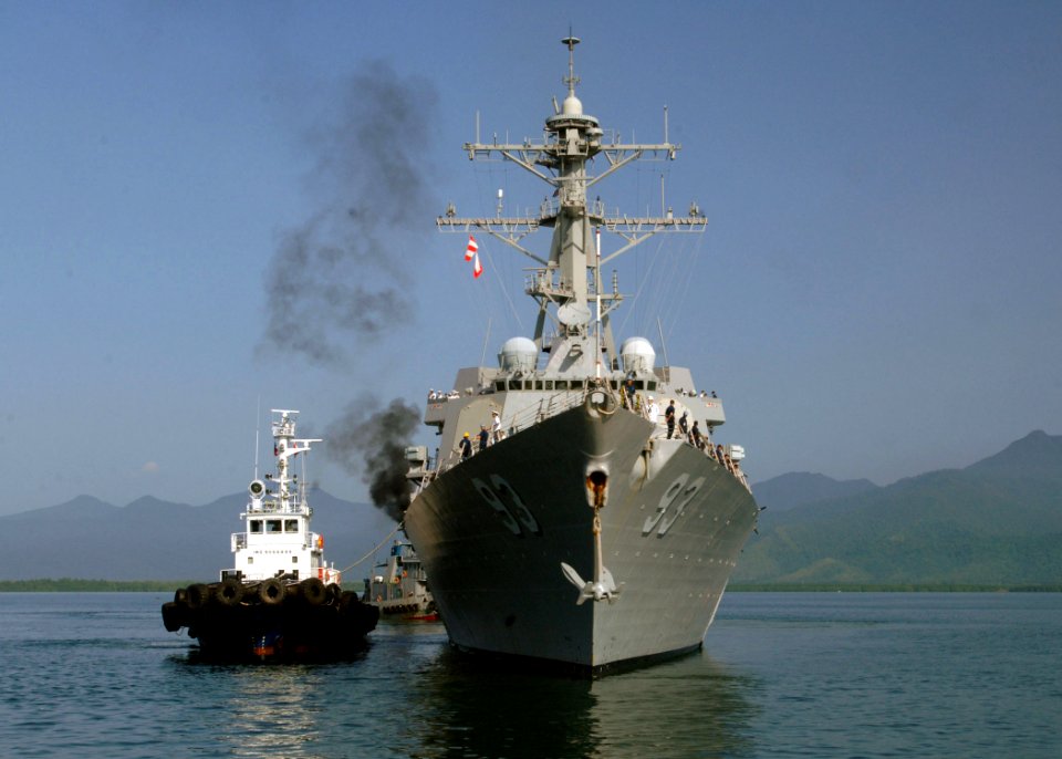 US Navy 110628-N-NJ145-145 Sailors man the rails as the guided-missile destroyer USS Chung-Hoon (DDG-93) arrives in Puerto Princesa to participate