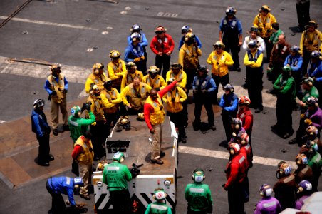 US Navy 110628-N-QL471-049 Chief Warrant Officer 3 Albert Steward gives Sailors a safety briefing before flight deck safety drills aboard the aircr