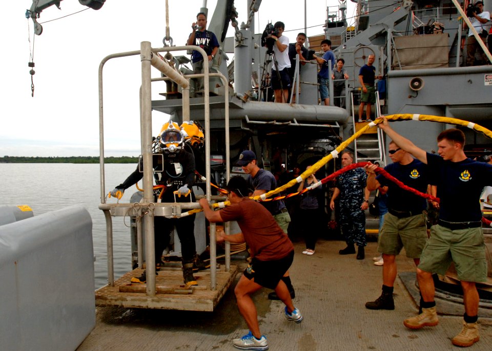 US Navy 110702-N-NJ145-413 Philippine media record the training while Philippine navy divers participate in a salvage exercise