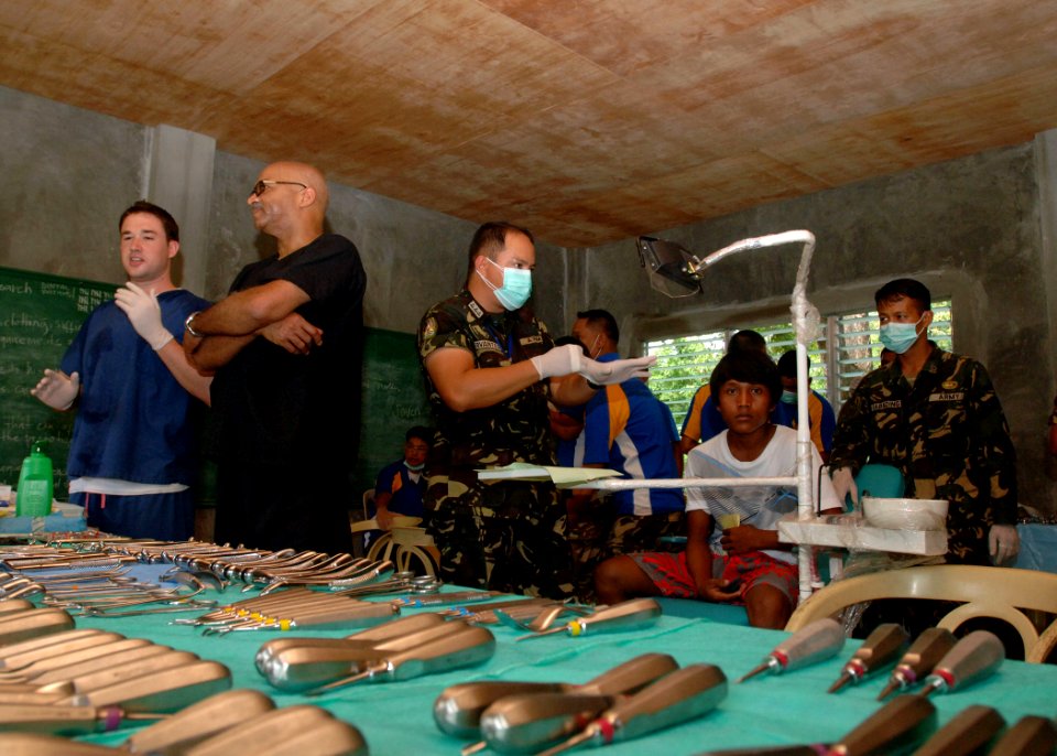 US Navy 110629-N-NJ145-095 Philippine and U.S. medical providers prepare to treat a dental patient during a Cooperation Afloat Readiness and Traini