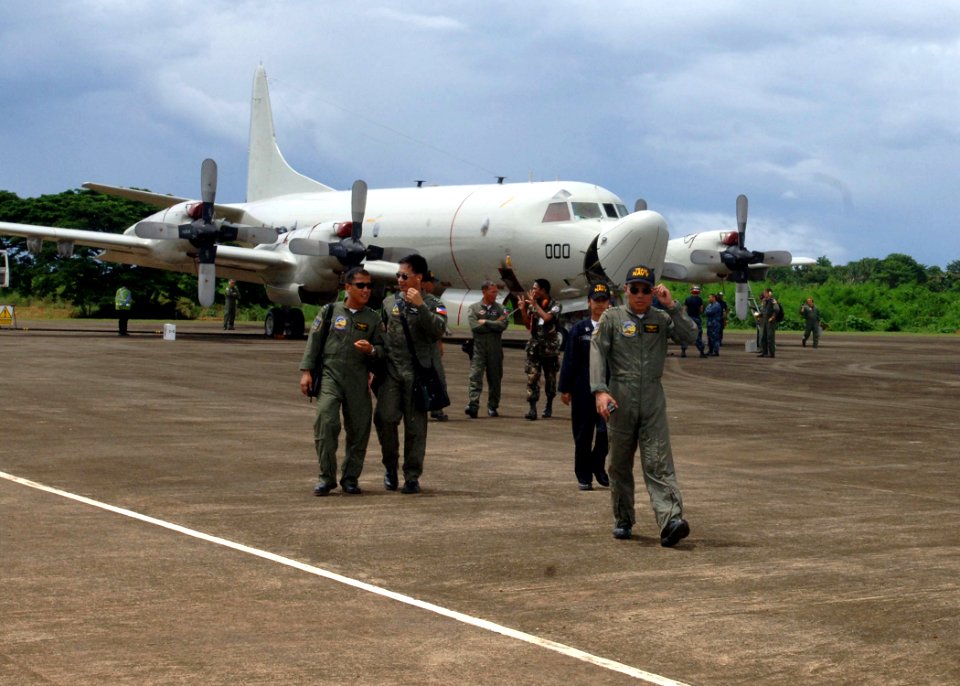 US Navy 110704-N-NJ145-049 Philippine navy aviators complete familiarization flight aboard a P-3C aircraft during Cooperation Afloat Readiness and