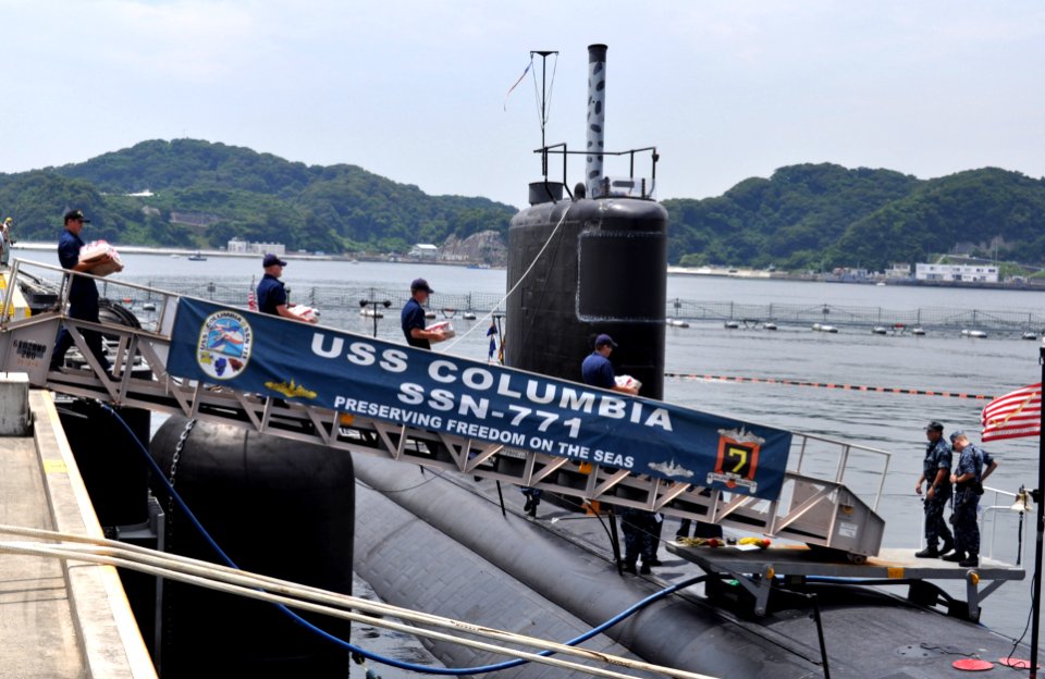 US Navy 110701-N-DI599-016 Sailors assigned to the Los Angeles-class attack submarine USS Columbia (SSN 771) load stores shortly after mooring at F