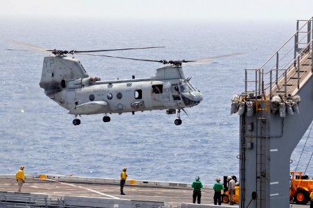 US Navy 110709-N-RC734-069 A CH-46E Sea Knight lifts off from USS Comstock (LSD 45)