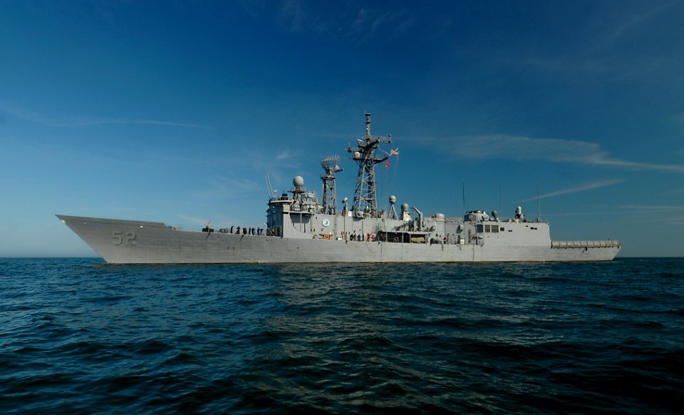 US Navy 110707-N-OM642-248 The guided-missile frigate USS Carr (FFG 52) transits the Baltic Sea during a scheduled three-month deployment supportin